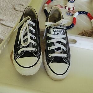 Converse Leather Sz 6 Black  Sneakers